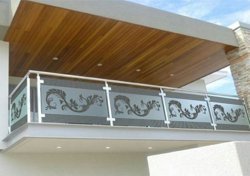 20+ Glass Railing Design Ideas For Your Balcony, Staircase, Roof